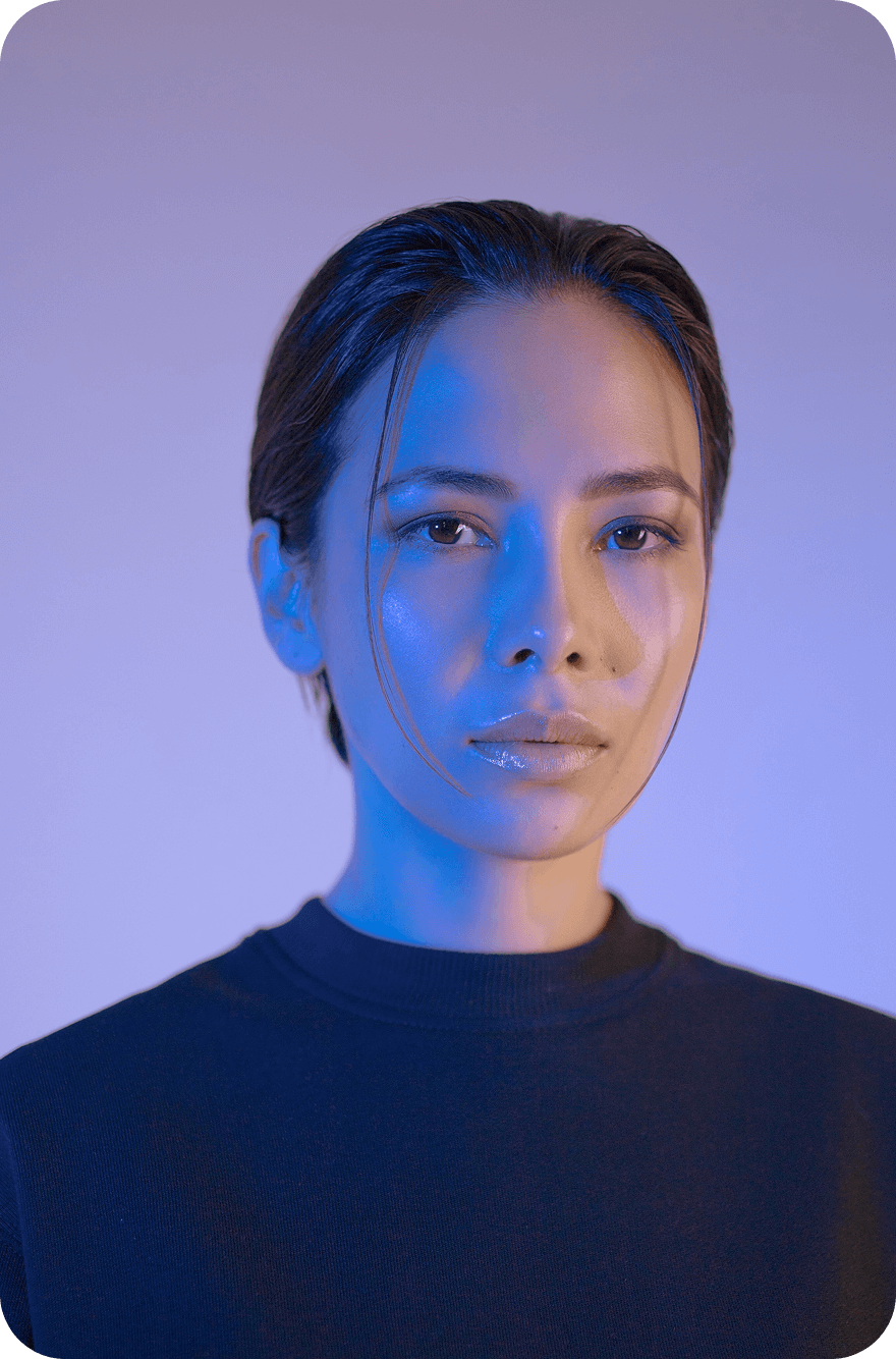 Popular Live Streamer Chatting with Fans on MaxyLive